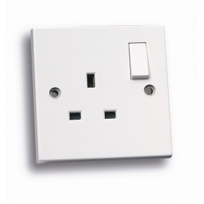 Standard white 1 gang switched socket